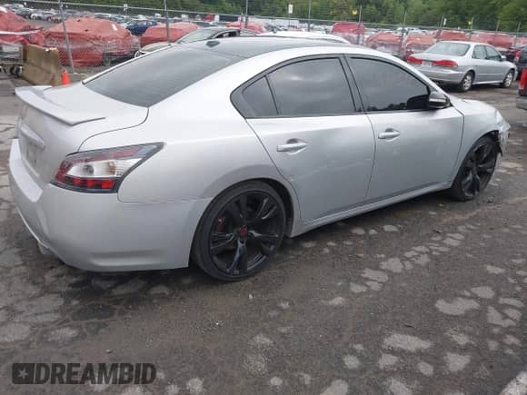 2014 Nissan Maxima S z VIN 1N4AA5AP3EC495087, wystawiony jako IAAI lot #43122516 z przebiegiem 122 886 mil mil oraz . Historia ofert i sprzedaży dostępna na DreamBid. Obrazek 13.