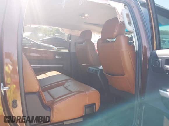 2015 Toyota Tundra Platinum с VIN 5TFAY5F15FX441259, выставлен на аукционе IAAI как лот 43162043 с пробегом 145 976 миль миль и . История ставок и продаж доступна на DreamBid. Изображение 8.