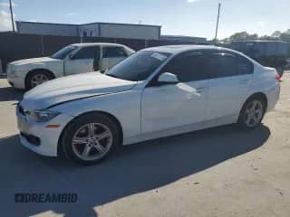 2013 BMW 3 Series 328i с VIN WBA3C1C53DK104748, выставлен на аукционе Copart как лот 85577175 с пробегом 86 419 миль миль и Списание • Salvage title. История ставок и продаж доступна на DreamBid. Изображение 1.
