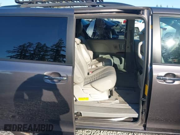 2011 Toyota Sienna XLE AAS with VIN 5TDYK3DCXBS025166, listed as a IAAI auction lot 43268273 with 195,906 mi miles and . Bid and sale history available at DreamBid. Image 8.