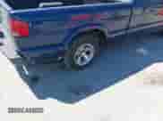 2002 Chevrolet S-10 LS с VIN 1GCCS19WX28140128, выставлен на аукционе IAAI как лот 43009541 с пробегом 210 511 миль миль и . История ставок и продаж доступна на DreamBid. Изображение 17.