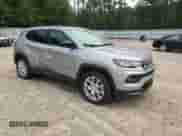 2023 Jeep Compass Latitude Lux z VIN 3C4NJDFN4PT530787, wystawiony jako Copart lot #63428935 z przebiegiem 28 680 mil mil oraz Szkoda całkowita • Salvage title. Historia ofert i sprzedaży dostępna na DreamBid. Obrazek 4.
