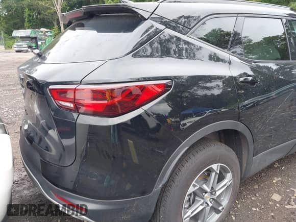 2023 Chevrolet Blazer LT z VIN 3GNKBHR49PS218066, wystawiony jako IAAI lot #42693176 z przebiegiem 21 409 mil mil oraz . Historia ofert i sprzedaży dostępna na DreamBid. Obrazek 16.