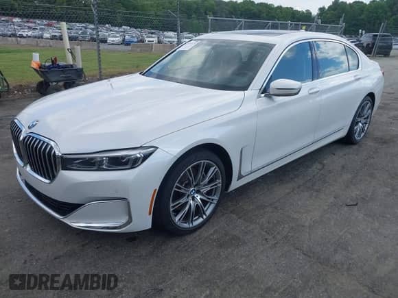 2022 BMW 7 Series 740i z VIN WBA7T2C08NCG88476, wystawiony jako IAAI lot #42135370 z przebiegiem 28 070 mil mil oraz . Historia ofert i sprzedaży dostępna na DreamBid. Obrazek 2.