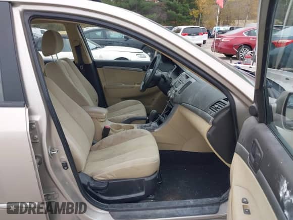 2010 Hyundai Sonata GLS z VIN 5NPET4AC5AH598927, wystawiony jako IAAI lot #43571034 z przebiegiem 117 614 mil mil oraz . Historia ofert i sprzedaży dostępna na DreamBid. Obrazek 5.