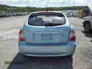 2010 Hyundai Accent GS z VIN KMHCM3AC8AU170768, wystawiony jako Copart lot #69360795 z przebiegiem 92 935 mil mil oraz Szkoda całkowita • Salvage title. Historia ofert i sprzedaży dostępna na DreamBid. Obrazek 6.