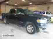 2019 Ram 1500 Big Horn z VIN 1C6RRFFGXKN751754, wystawiony jako IAAI lot #43044316 z przebiegiem 95 206 mil mil oraz . Historia ofert i sprzedaży dostępna na DreamBid. Obrazek 1.