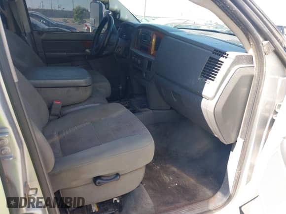 2006 Dodge 2500 SLT z VIN 1D7KS28C16J151063, wystawiony jako IAAI lot #42454688 z przebiegiem 284 260 mil mil oraz . Historia ofert i sprzedaży dostępna na DreamBid. Obrazek 5.