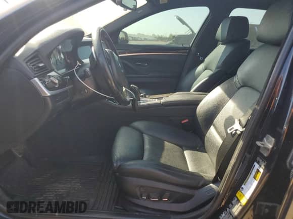 2013 BMW 5 Series 550i xDrive z VIN WBAFU9C59DDY70707, wystawiony jako Copart lot #81342325 z przebiegiem 177 864 mil mil oraz Czysty tytuł • Clean title. Historia ofert i sprzedaży dostępna na DreamBid. Obrazek 7.