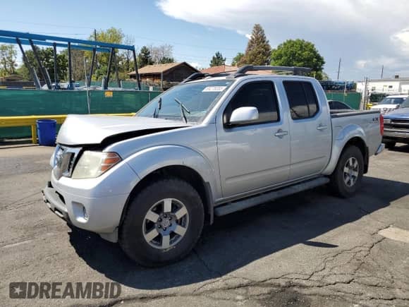 2011 Nissan Frontier Pro-4X z VIN 1N6AD0EV6BC421622, wystawiony jako Copart lot #69275055 z przebiegiem 186 855 mil mil oraz Szkoda całkowita • Salvage title. Historia ofert i sprzedaży dostępna na DreamBid. Obrazek 1.