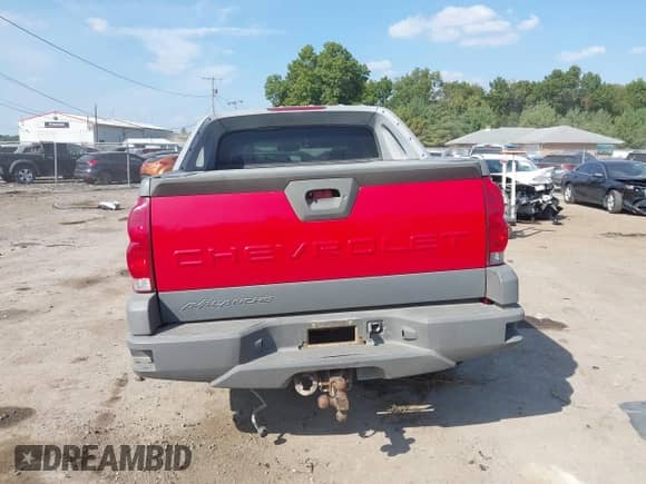 2002 Chevrolet Avalanche с VIN 3GNEK13T32G177241, выставлен на аукционе IAAI как лот 43250174 с пробегом Не указан миль и . История ставок и продаж доступна на DreamBid. Изображение 17.