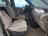 2002 Chevrolet Venture Plus 1SB z VIN 1GNDX03E92D137980, wystawiony jako Copart lot #87407284 z przebiegiem 201 417 mil mil oraz Szkoda całkowita • Salvage title. Historia ofert i sprzedaży dostępna na DreamBid. Obrazek 7.