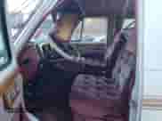 1990 Chevrolet Chevy Van с VIN 2GBEG25KXL4156338, выставлен на аукционе Copart как лот 73499394 с пробегом 113 455 миль миль и Списание • Salvage title. История ставок и продаж доступна на DreamBid. Изображение 7.