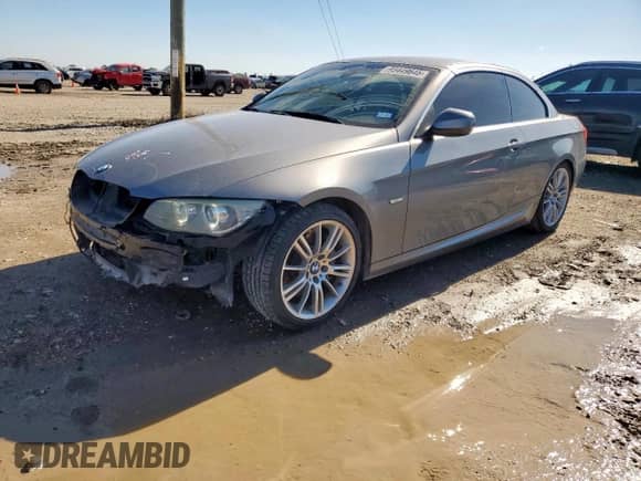 2012 BMW 3 Series 335i с VIN WBADX7C58CE744673, выставлен на аукционе Copart как лот 90449645 с пробегом 124 110 миль миль и Списание • Salvage title. История ставок и продаж доступна на DreamBid. Изображение 1.