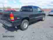 2003 GMC Sierra 1500 SLT z VIN 2GTEK19T131325073, wystawiony jako IAAI lot #42018525 z przebiegiem 338 659 mil mil oraz . Historia ofert i sprzedaży dostępna na DreamBid. Obrazek 4.