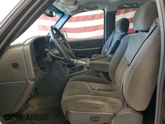 2005 Chevrolet Silverado 1500 Z71 z VIN 2GCEK19B051178951, wystawiony jako Copart lot #84414315 z przebiegiem 179 984 mil mil oraz Czysty tytuł • Clean title. Historia ofert i sprzedaży dostępna na DreamBid. Obrazek 7.