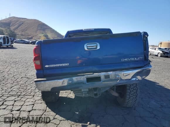 2003 Chevrolet Silverado 1500HD LS z VIN 1GCGC13U03F211954, wystawiony jako Copart lot #41679445 z przebiegiem Nie podano mil oraz Szkoda całkowita • Salvage title. Historia ofert i sprzedaży dostępna na DreamBid. Obrazek 6.