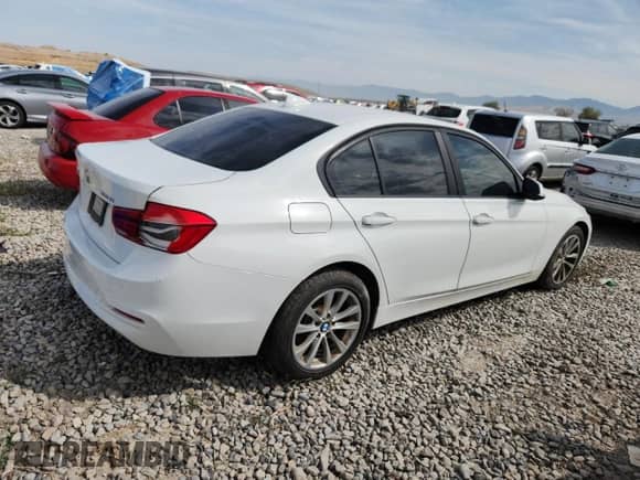 2018 BMW 3 Series 320i xDrive z VIN WBA8E5G54JNU46818, wystawiony jako Copart lot #71439855 z przebiegiem 83 103 mil mil oraz Szkoda całkowita • Salvage title. Historia ofert i sprzedaży dostępna na DreamBid. Obrazek 3.