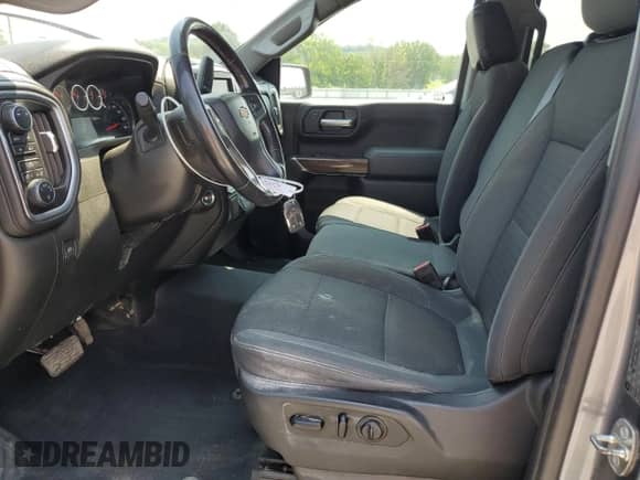 2019 Chevrolet Silverado 1500 LT with VIN 1GCRYDEK8KZ275647, listed as a Copart auction lot 58829495 with 124,577 mi miles and Salvage title. Bid and sale history available at DreamBid. Image 7.