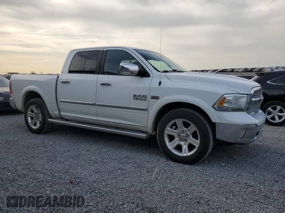 2015 Ram 1500 Laramie Limited z VIN 1C6RR7PT2FS540380, wystawiony jako Copart lot #53051145 z przebiegiem 162 072 mil mil oraz Szkoda całkowita • Salvage title. Historia ofert i sprzedaży dostępna na DreamBid. Obrazek 4.