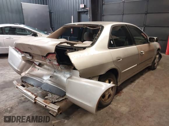 1998 Honda Accord EX with VIN 1HGCG6673WA272112, listed as a IAAI auction lot 41641994 with 188,323 mi miles and . Bid and sale history available at DreamBid. Image 4.