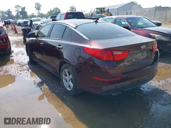 2015 Kia Optima LX z VIN 5XXGM4A74FG359719, wystawiony jako IAAI lot #42897199 z przebiegiem 206 337 mil mil oraz . Historia ofert i sprzedaży dostępna na DreamBid. Obrazek 3.