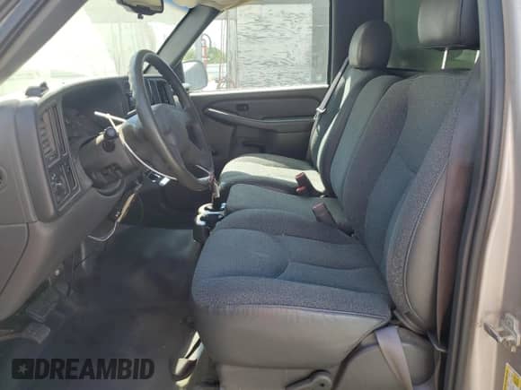 2007 Chevrolet Silverado 1500 Work Truck with VIN 1GCEC14V17E153122, listed as a Copart auction lot 59601535 with 208,518 mi miles and Clean title. Bid and sale history available at DreamBid. Image 7.