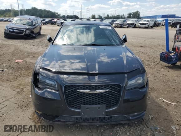 2018 Chrysler 300 S с VIN 2C3CCAGG1JH165621, выставлен на аукционе Copart как лот 71530815 с пробегом 60 628 миль миль и Списание • Salvage title. История ставок и продаж доступна на DreamBid. Изображение 5.