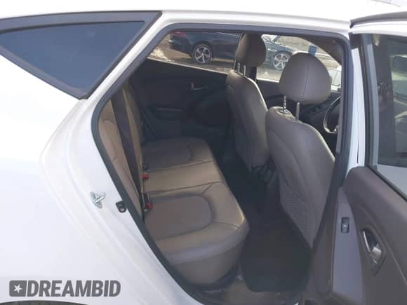 2014 Hyundai Tucson Walking Dead Edition z VIN KM8JUCAG6EU876024, wystawiony jako IAAI lot #41526297 z przebiegiem 213 196 mil mil oraz . Historia ofert i sprzedaży dostępna na DreamBid. Obrazek 8.