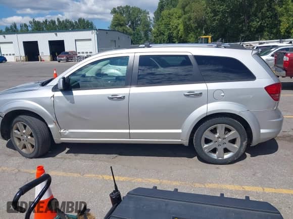 2010 Dodge Journey R/T with VIN 3D4PH6FV8AT135912, listed as a IAAI auction lot 43072570 with 131,864 mi miles and . Bid and sale history available at DreamBid. Image 14.