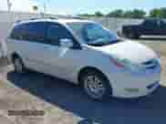 2008 Toyota Sienna XLE z VIN 5TDBK22CX8S013241, wystawiony jako IAAI lot #42609126 z przebiegiem 201 919 mil mil oraz . Historia ofert i sprzedaży dostępna na DreamBid. Obrazek 1.