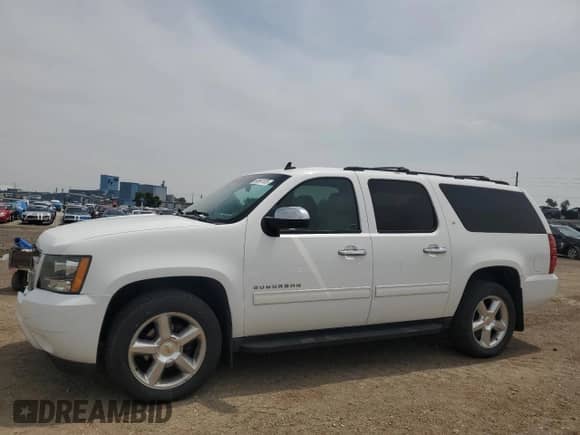 2014 Chevrolet Suburban LT с VIN 1GNSKJE74ER216751, выставлен на аукционе Copart как лот 59591105 с пробегом 203 302 миль миль и Списание • Salvage title. История ставок и продаж доступна на DreamBid. Изображение 1.