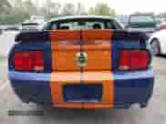 2005 Ford Mustang GT Deluxe с VIN 1ZVFT82H555183325, выставлен на аукционе IAAI как лот 43329725 с пробегом 132 099 миль миль и . История ставок и продаж доступна на DreamBid. Изображение 16.