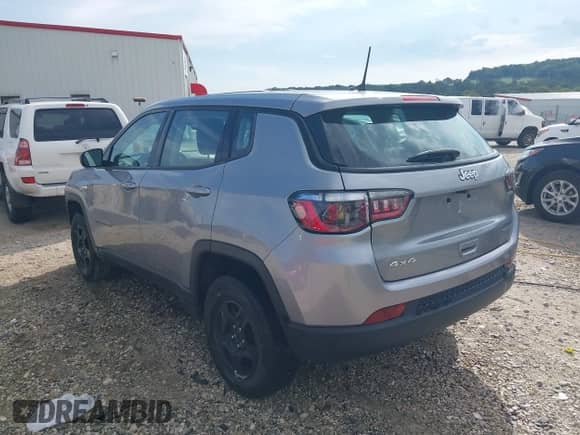 2020 Jeep Compass Sport z VIN 3C4NJDAB4LT256661, wystawiony jako IAAI lot #43300392 z przebiegiem 80 177 mil mil oraz . Historia ofert i sprzedaży dostępna na DreamBid. Obrazek 3.