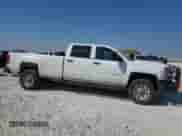 2019 Chevrolet Silverado 2500HD Work Truck z VIN 1GC1KREG8KF109055, wystawiony jako Copart lot #75825714 z przebiegiem 67 394 mil mil oraz Szkoda całkowita • Salvage title. Historia ofert i sprzedaży dostępna na DreamBid. Obrazek 4.