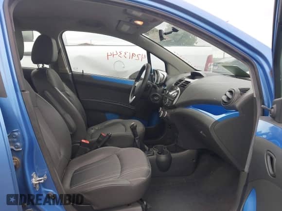 2014 Chevrolet Spark LS z VIN KL8CA6S94EC404457, wystawiony jako IAAI lot #42913344 z przebiegiem 44 872 mil mil oraz . Historia ofert i sprzedaży dostępna na DreamBid. Obrazek 5.