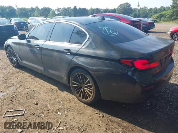 2021 BMW 5 Series 530i xDrive with VIN WBA13BJ03MWX21760, listed as a IAAI auction lot 42833981 with 77,077 mi miles and . Bid and sale history available at DreamBid. Image 3.