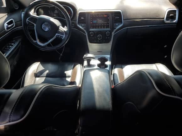 2015 Jeep Grand Cherokee Overland z VIN 1C4RJFCG6FC123955, wystawiony jako Copart lot #71092915 z przebiegiem 124 139 mil mil oraz Szkoda całkowita • Salvage title. Historia ofert i sprzedaży dostępna na DreamBid. Obrazek 8.