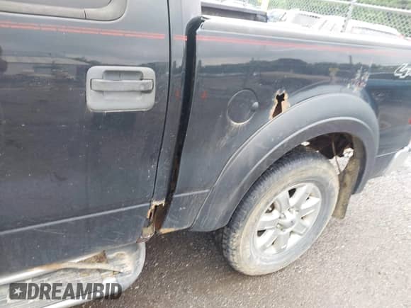 2008 Ford F-150 XLT z VIN 1FTPW14V08FB18115, wystawiony jako IAAI lot #42401528 z przebiegiem 265 185 mil mil oraz . Historia ofert i sprzedaży dostępna na DreamBid. Obrazek 18.