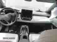 2024 Toyota Corolla XSE z VIN JTNC4MBE0R3232297, wystawiony jako IAAI lot #42063444 z przebiegiem 20 522 mil mil oraz . Historia ofert i sprzedaży dostępna na DreamBid. Obrazek 5.