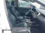 2016 Kia Sorento EX z VIN 5XYPHDA10GG016872, wystawiony jako IAAI lot #42479799 z przebiegiem 153 553 mil mil oraz . Historia ofert i sprzedaży dostępna na DreamBid. Obrazek 5.