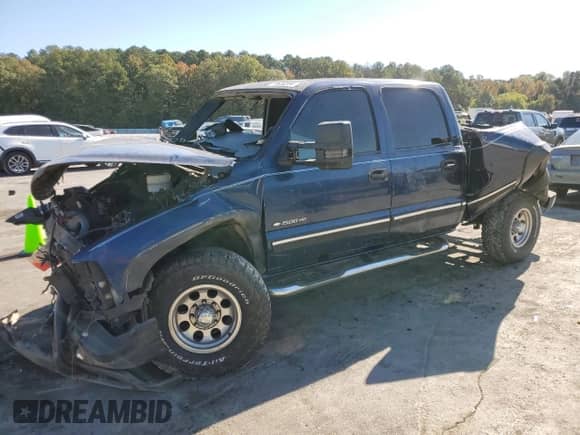 2002 Chevrolet Silverado 1500HD LS z VIN 1GCGK13U52F176149, wystawiony jako Copart lot #77520204 z przebiegiem 216 595 mil mil oraz Szkoda całkowita • Salvage title. Historia ofert i sprzedaży dostępna na DreamBid. Obrazek 1.