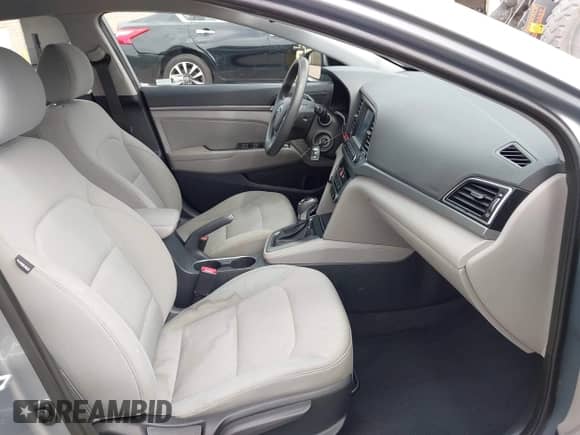 2017 Hyundai Elantra SE z VIN 5NPD84LF8HH033019, wystawiony jako IAAI lot #43259780 z przebiegiem 101 061 mil mil oraz . Historia ofert i sprzedaży dostępna na DreamBid. Obrazek 5.