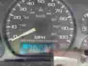 2002 Chevrolet Suburban LT z VIN 1GNEC16Z52J330522, wystawiony jako IAAI lot #42251636 z przebiegiem 292 936 mil mil oraz . Historia ofert i sprzedaży dostępna na DreamBid. Obrazek 7.