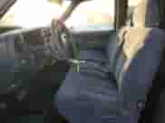 1995 GMC Sierra 1500 z VIN 2GTEC19K1S1516317, wystawiony jako Copart lot #47131915 z przebiegiem 179 373 mil mil oraz Nie do naprawy • Non repairable. Historia ofert i sprzedaży dostępna na DreamBid. Obrazek 7.