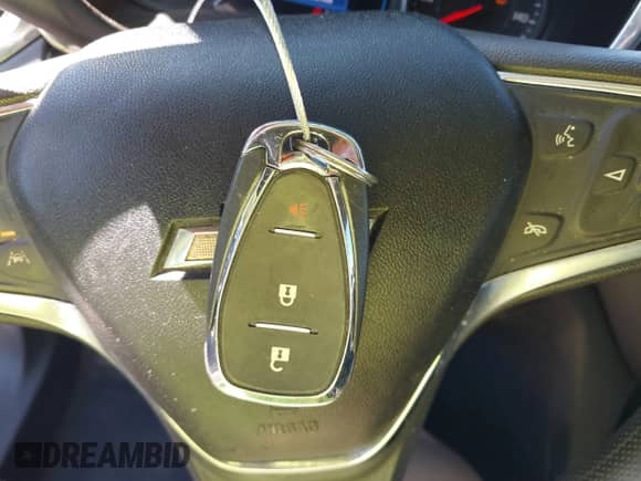 2020 Chevrolet Equinox LT z VIN 2GNAXUEV2L6208430, wystawiony jako IAAI lot #41217793 z przebiegiem 117 822 mil mil oraz . Historia ofert i sprzedaży dostępna na DreamBid. Obrazek 11.