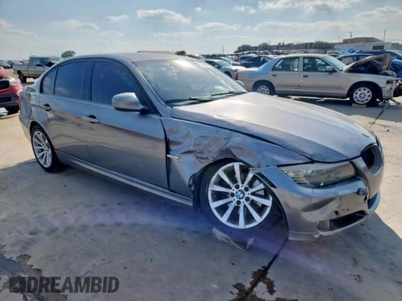 2011 BMW 3 Series 328i с VIN WBAPH5G55BNM75376, выставлен на аукционе Copart как лот 84642175 с пробегом Не указан миль и Списание • Salvage title. История ставок и продаж доступна на DreamBid. Изображение 4.