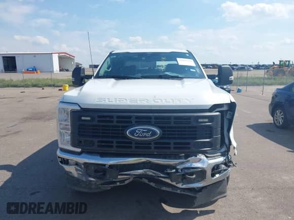 2024 Ford F-250 XL z VIN 1FT7W2BA7REF12224, wystawiony jako IAAI lot #42663192 z przebiegiem 17 848 mil mil oraz . Historia ofert i sprzedaży dostępna na DreamBid. Obrazek 12.