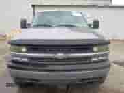 2000 Chevrolet Silverado 2500 LS z VIN 1GCGK29U9YE129993, wystawiony jako IAAI lot #42809396 z przebiegiem 219 569 mil mil oraz . Historia ofert i sprzedaży dostępna na DreamBid. Obrazek 11.