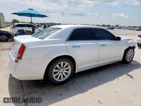 2012 Chrysler 300 C с VIN 2C3CCAET7CH250501, выставлен на аукционе Copart как лот 63693725 с пробегом 189 566 миль миль и Чистый • Clean title. История ставок и продаж доступна на DreamBid. Изображение 3.